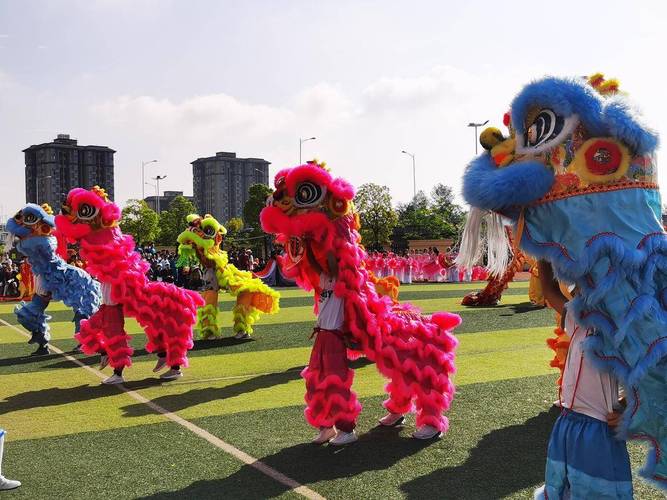 求体育节的广播稿啊!!不要复制粘贴的,要自己写的。。。