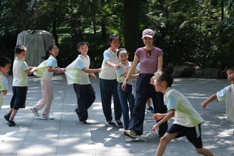 同学一起去秋游的好处