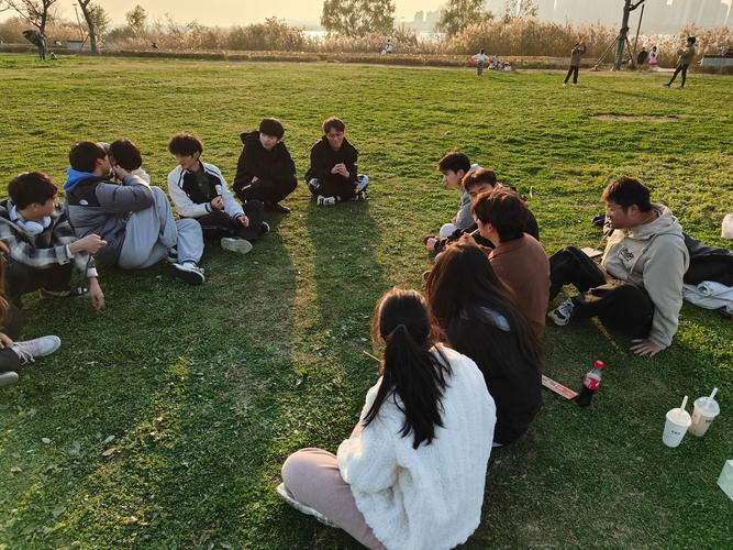 大学素质拓展室外小游戏